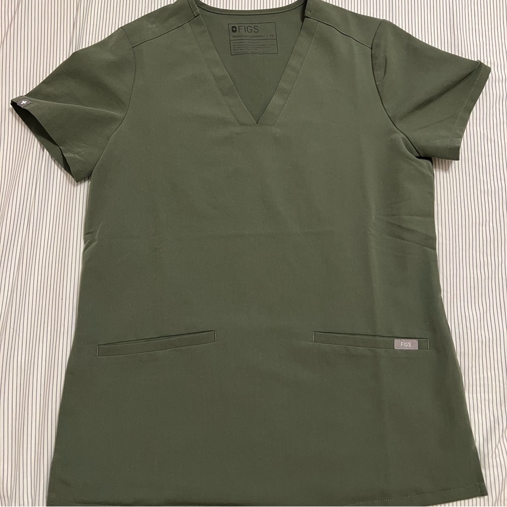 Figs Casma Three-Pocket Scrub Top